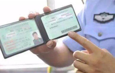 请问A2驾驶证几年一次年审？