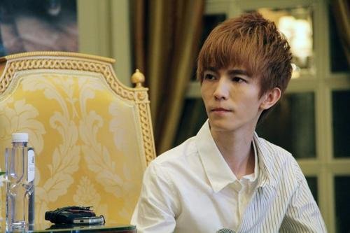 为什么郭敬明没有像毁朱梓骁一样毁了陈学冬？