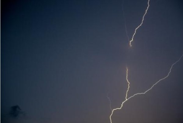 雷雨天气中的闪电很恐怖，闪电的直径究竟是多少？