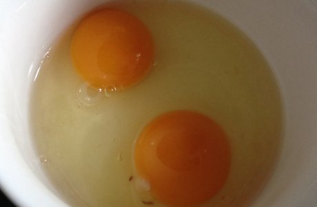 我听说菠菜炒鸡蛋有毒,是真的吗?