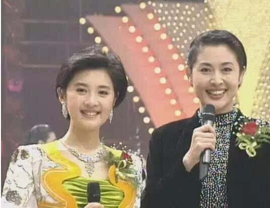 历届春晚主持人都是谁？