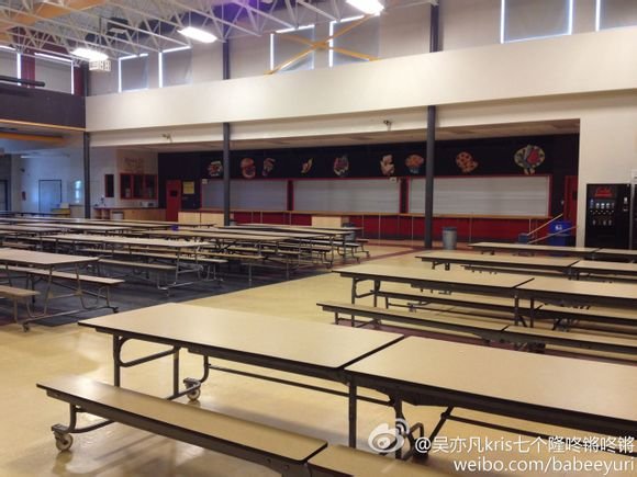 exo-m队长kris 在加拿大的读的高中是不是“加拿大温斯顿爵士邱吉尔中等学校”呀？？