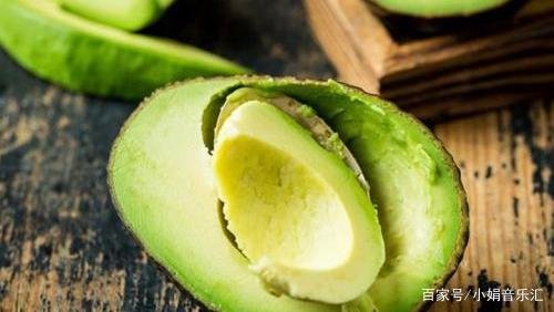 牛油果油和核桃油哪个好?刚吃辅食的宝宝适合吃哪个呢?