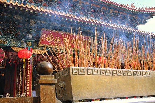 为什么女子来例假不能碰香火？