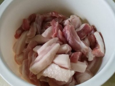 炸酥肉的家常做法怎么配料？