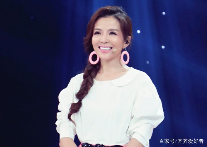 知名主持人朱迅曝出一个月薪资，数字让人惊掉下巴，数字究竟是多少？