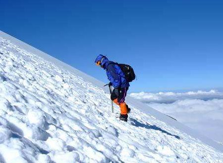 “举步维艰”和“寸步难行”有何不同？