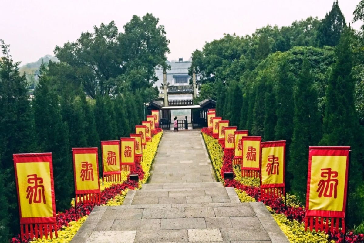 旄钺旌旗怎么读