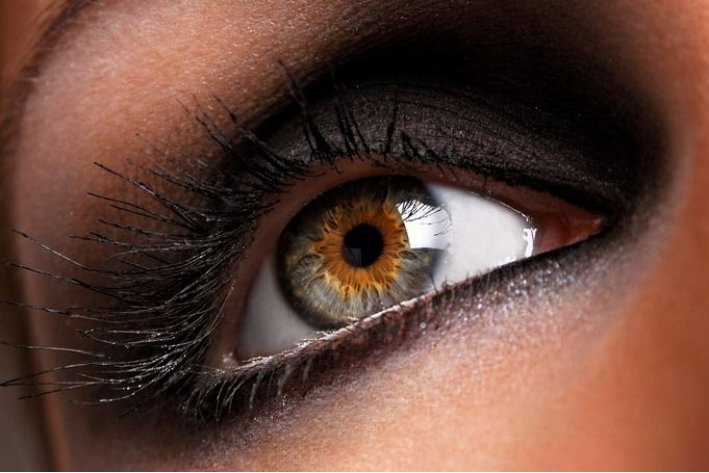 描写眼睛深邃的句子