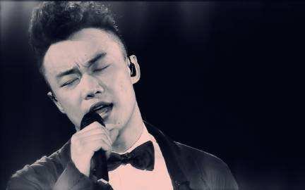 陈奕迅的《不要说话》歌词我藏起来的秘密在每一天清晨里 暖成咖啡安静的拿给你是什么意思啊？