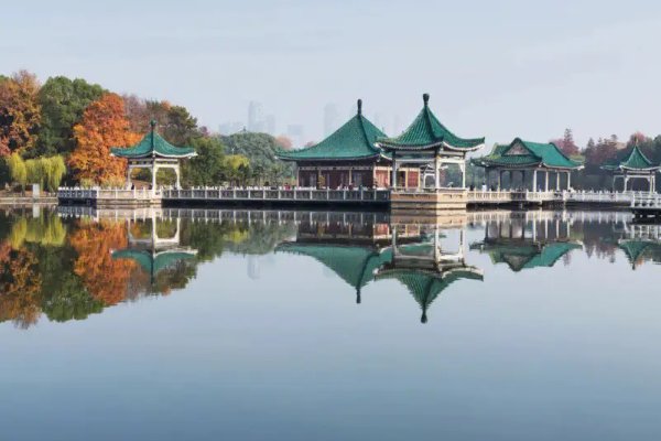 武汉东湖在哪个区