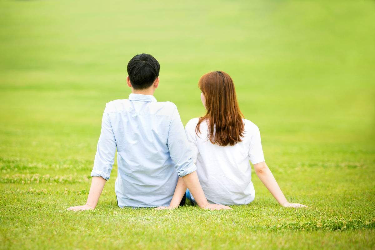 如何看待男子同时交往6个女友骗得300多万这件事呢？