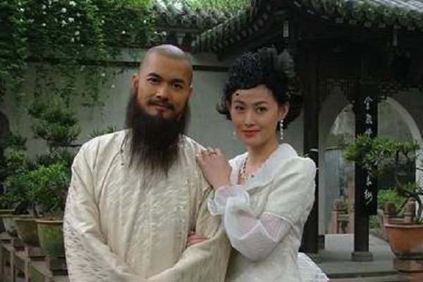 中国近现代最有名的三位画家是谁？他们都有几位夫人？谁最漂亮？