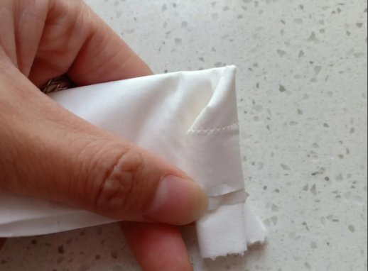 卫生纸玫瑰花折法5步