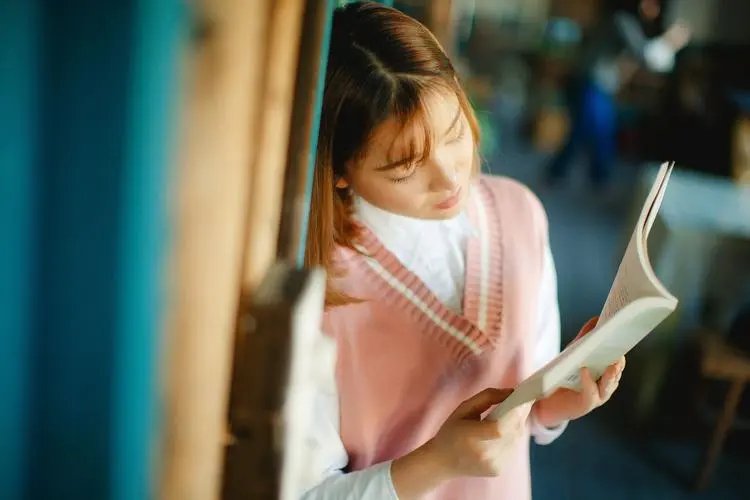 不谙世事怎么读