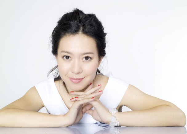 CCTV5亚运晨报那个女主持叫什么名字啊？