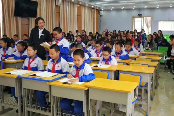 挥斥方遒的解释