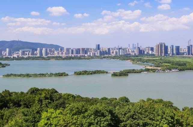 中国的四大淡水湖是哪四大？在哪里？