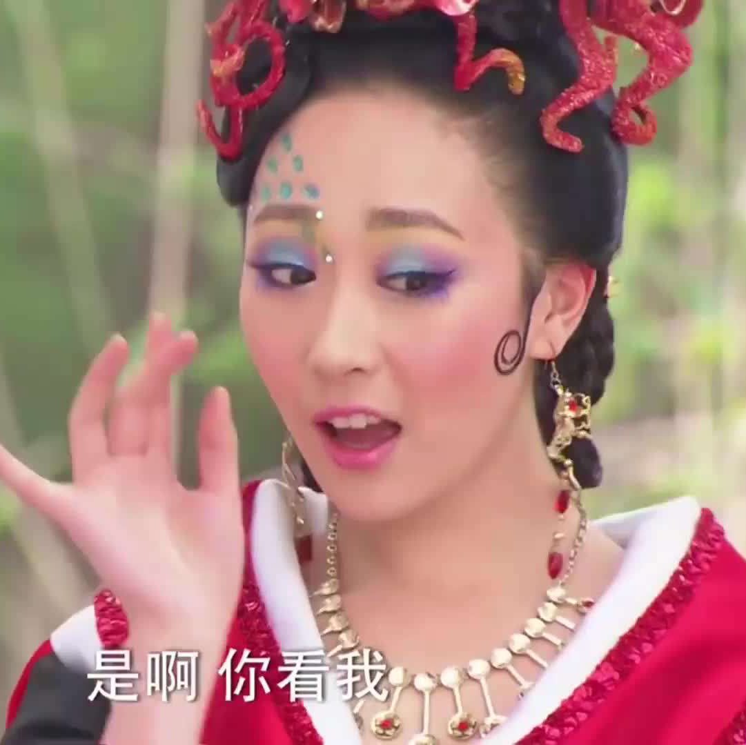 在《活佛济公》中章小惠对绿姬有什么样的感情?