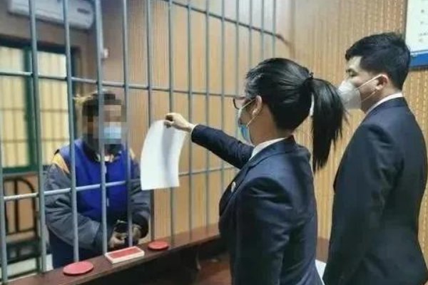 留校察看的时间为( )。