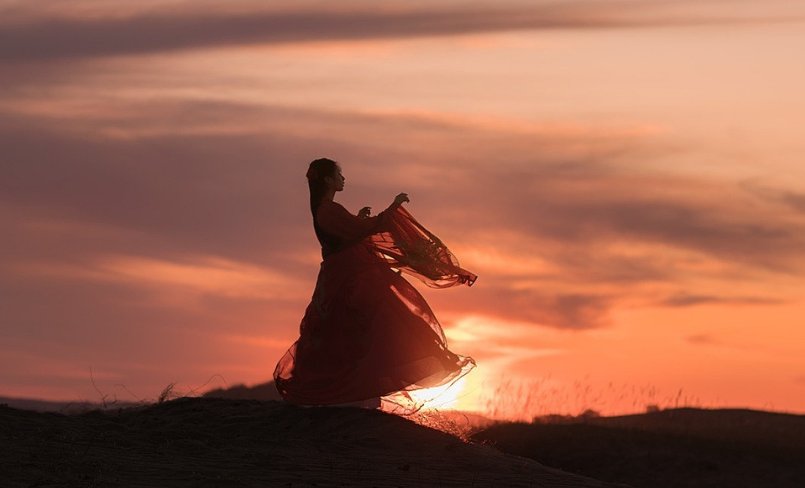 醉酒当歌人生几何全诗是什么？