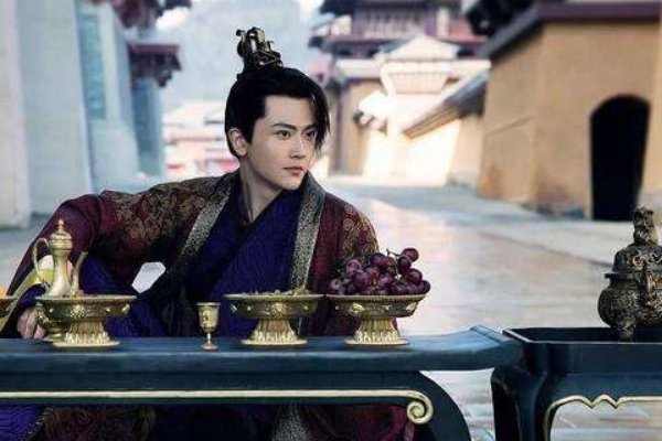 《庆余年》牛栏街程巨树刺杀范闲，到底谁才是幕后主使？