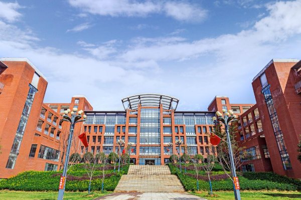 湖北商贸学院的学费