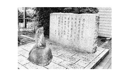 相逢一笑泯恩仇，这句话出处，还有意义，详细解释一下