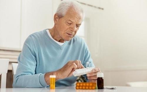 如何看待农村七八十岁的老人乱吃药的现象？