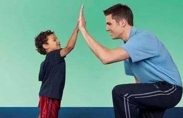 （ ）的鼓励（填写合适的词语）