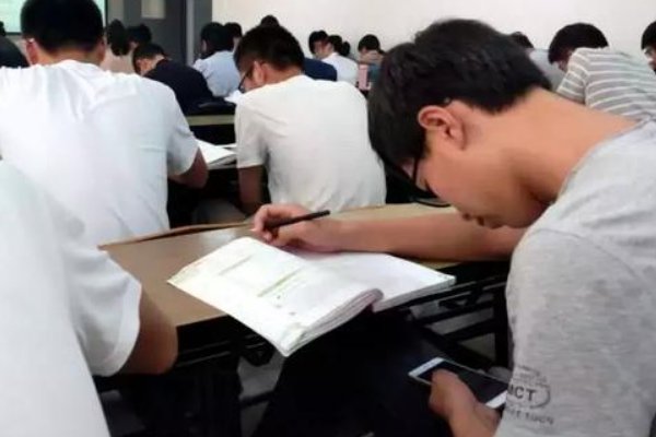 第329期:什么样的轮子只转不走?---答案:风车 的轮子