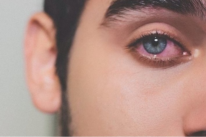 描写眼睛深邃的句子