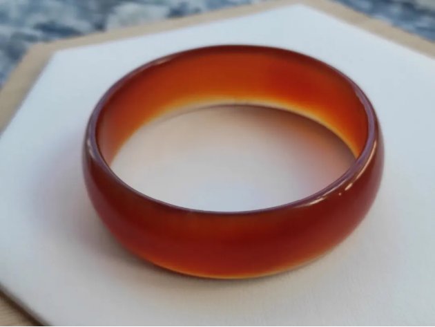 玉镯买哪种玉比较好