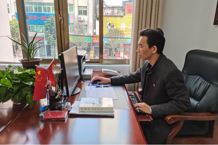 依然故我是贬义词吗