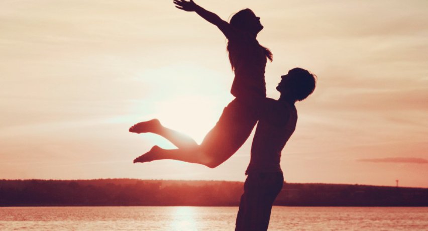 男朋友背着我和别人好上了，我该怎么办呢？