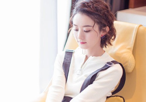 以为赵丽颖是真名，结果有人连姓氏都改了，怎么回事呢？