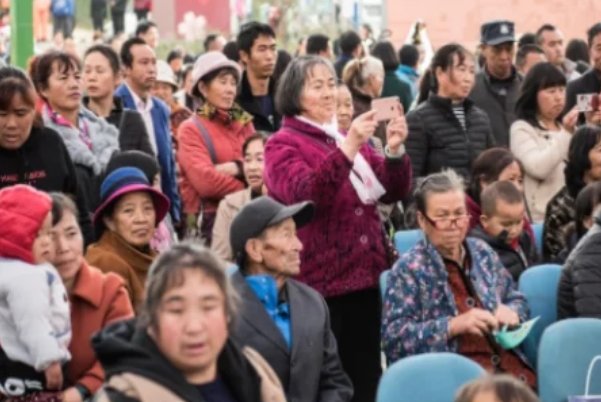 攒动的拼音和意思