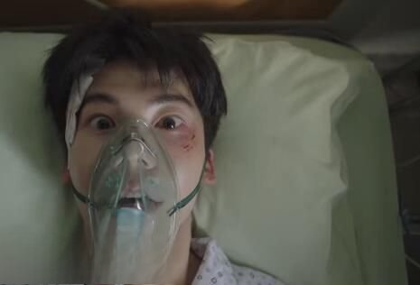 想见你李子维为什么瘸了一条腿？