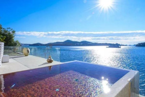 输了别墅靠什么？