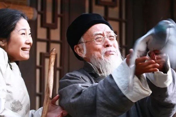 中国近现代最有名的三位画家是谁？他们都有几位夫人？谁最漂亮？