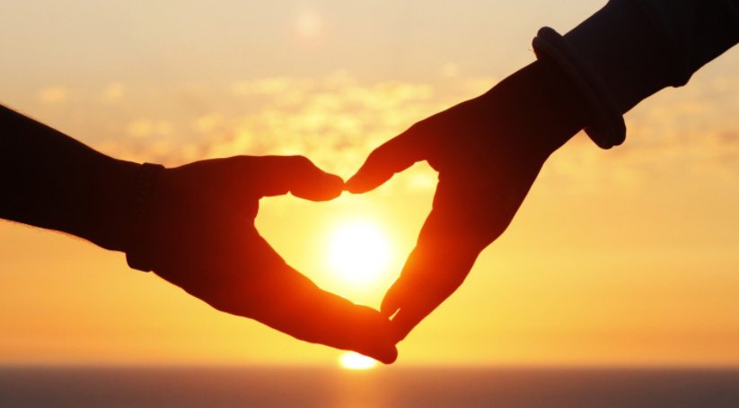 男朋友背着我和别人好上了，我该怎么办呢？