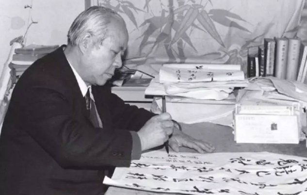 周而复的简介20字