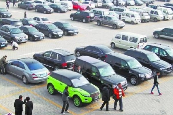 为什么现在二手车都带牌出售