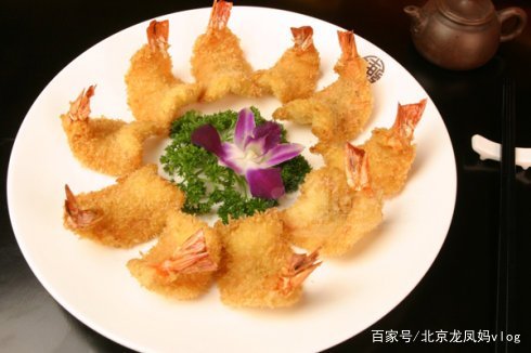 造型独特的凤尾虾是哪里的传统名菜？怎么做才能鲜香可口？