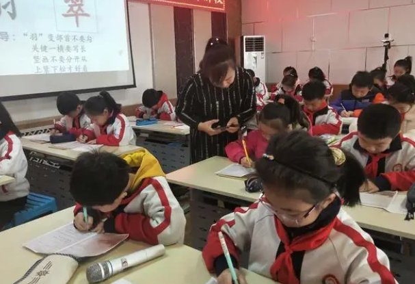 爱尔克的灯光原文及解析