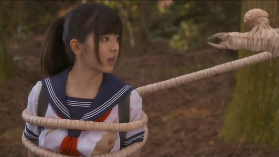 丧尸的屁股 开场女生是谁？也就是医生的女儿是谁