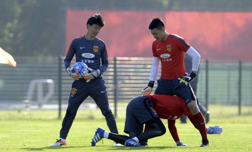 男生之间钻裤裆经历