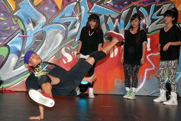 18岁女生学hiphop的好处