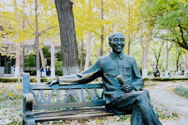 政治抒情诗的特点和代表作家作品