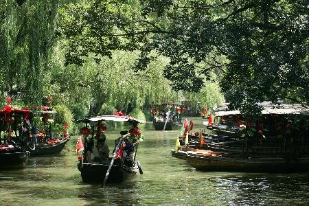 “百年修得同船渡”下一句是什么呢？